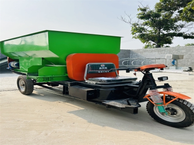 羊場(chǎng)主的選擇，電動(dòng)撒料車已經(jīng)準(zhǔn)備好！